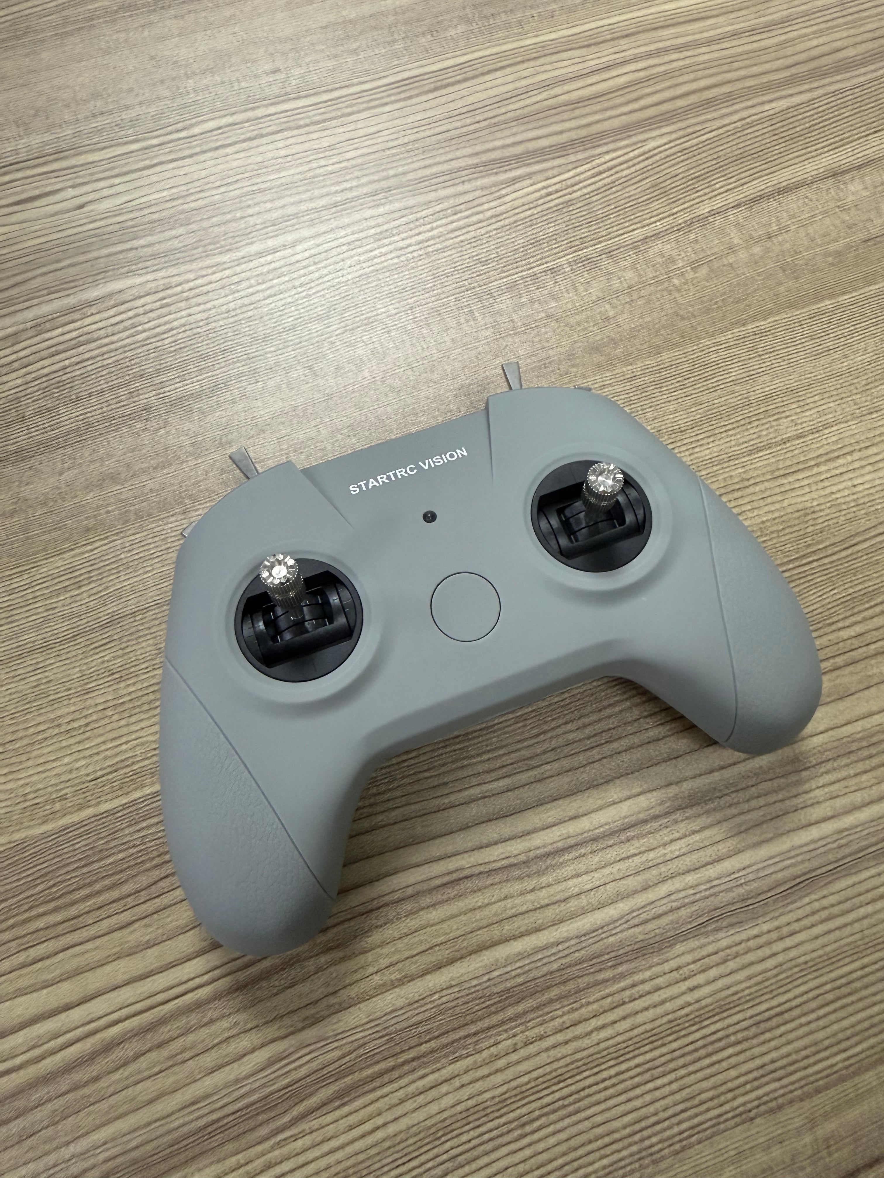 STARTRC VISION Video game remote control handle, with plug-in
