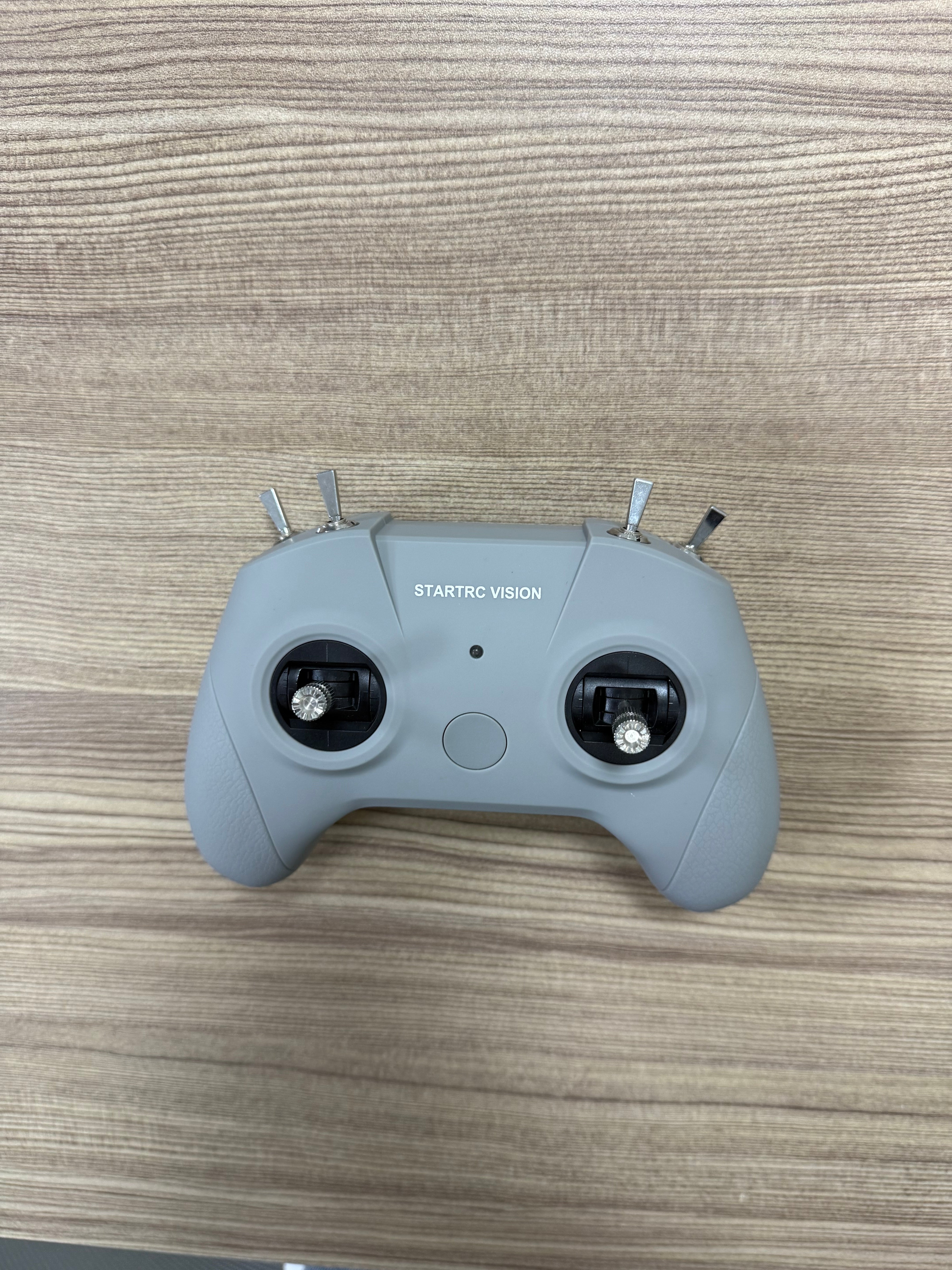 STARTRC VISION Video game remote control handle, with plug-in