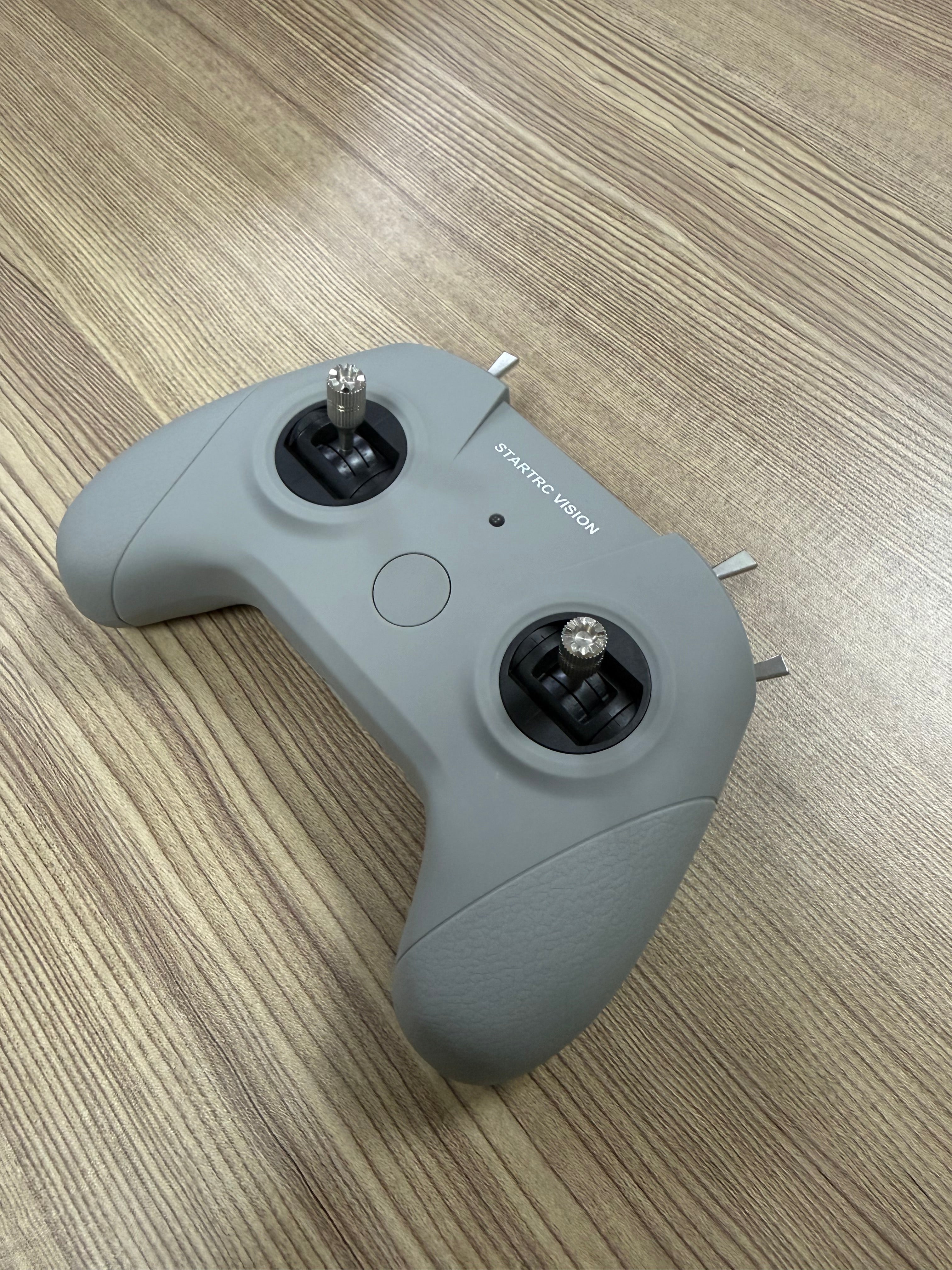 STARTRC VISION Video game remote control handle, with plug-in