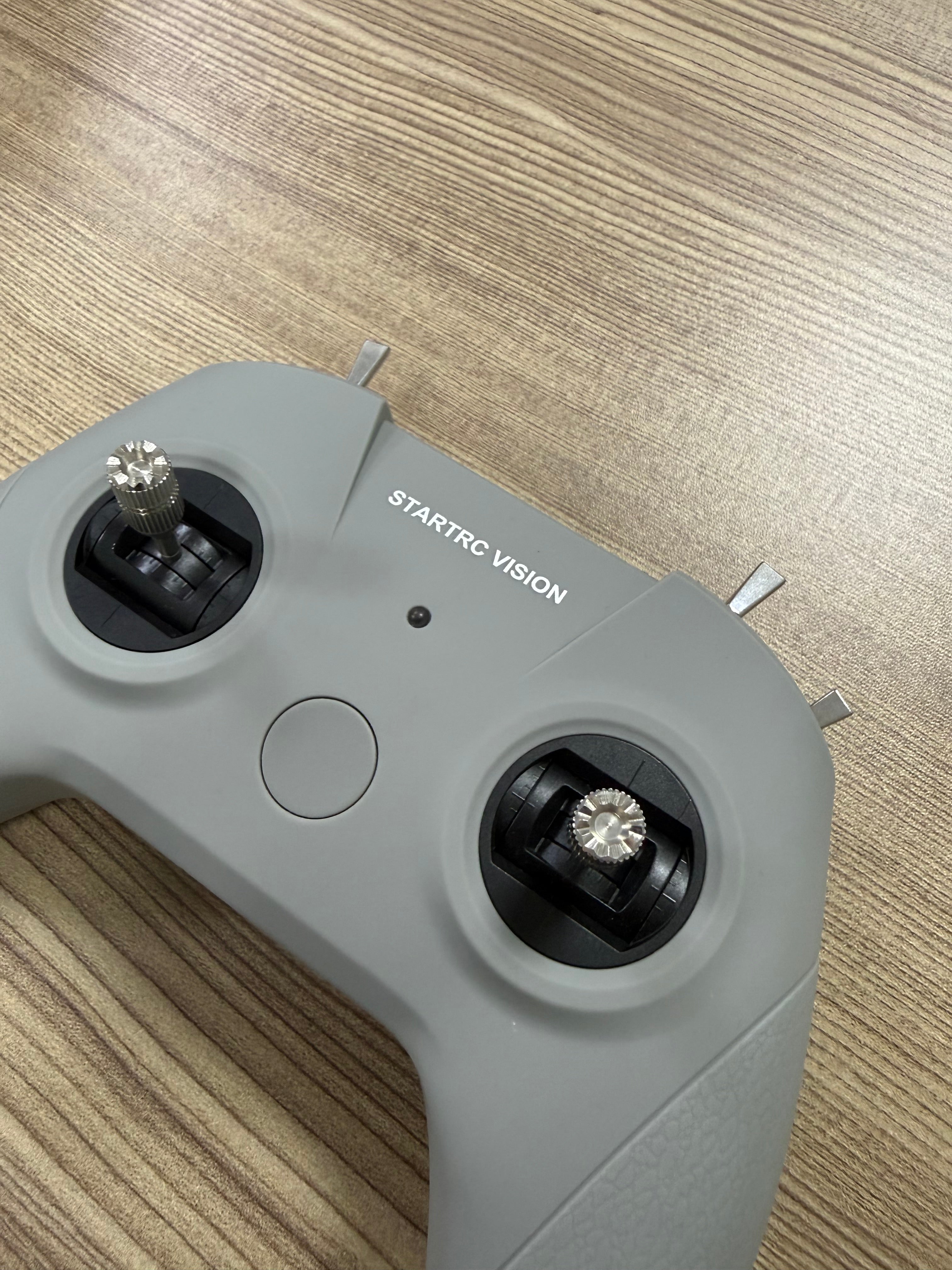 STARTRC VISION Video game remote control handle, with plug-in