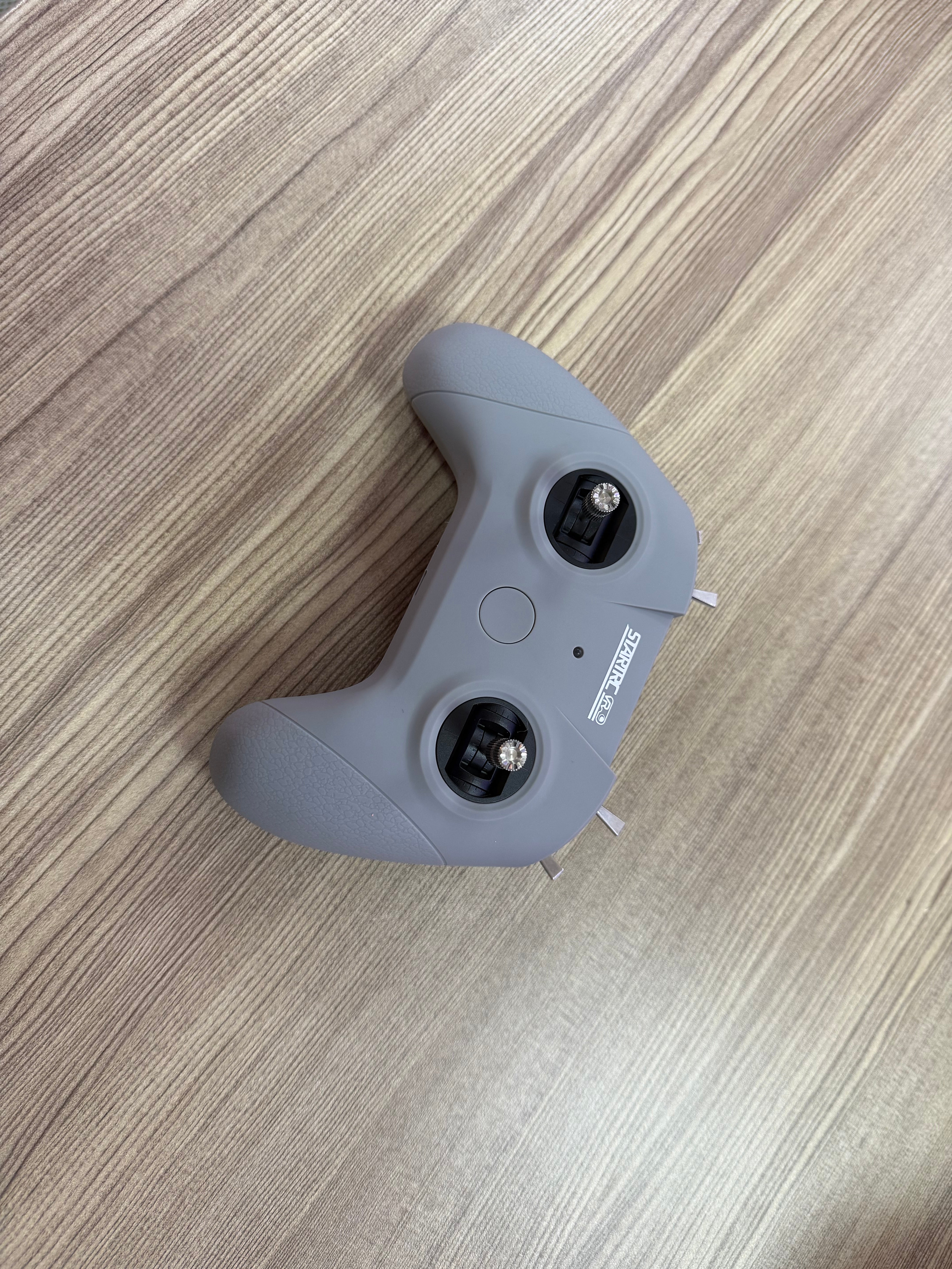 STARTRC VR The remote control handle of the video game emulator has a comfortable feel