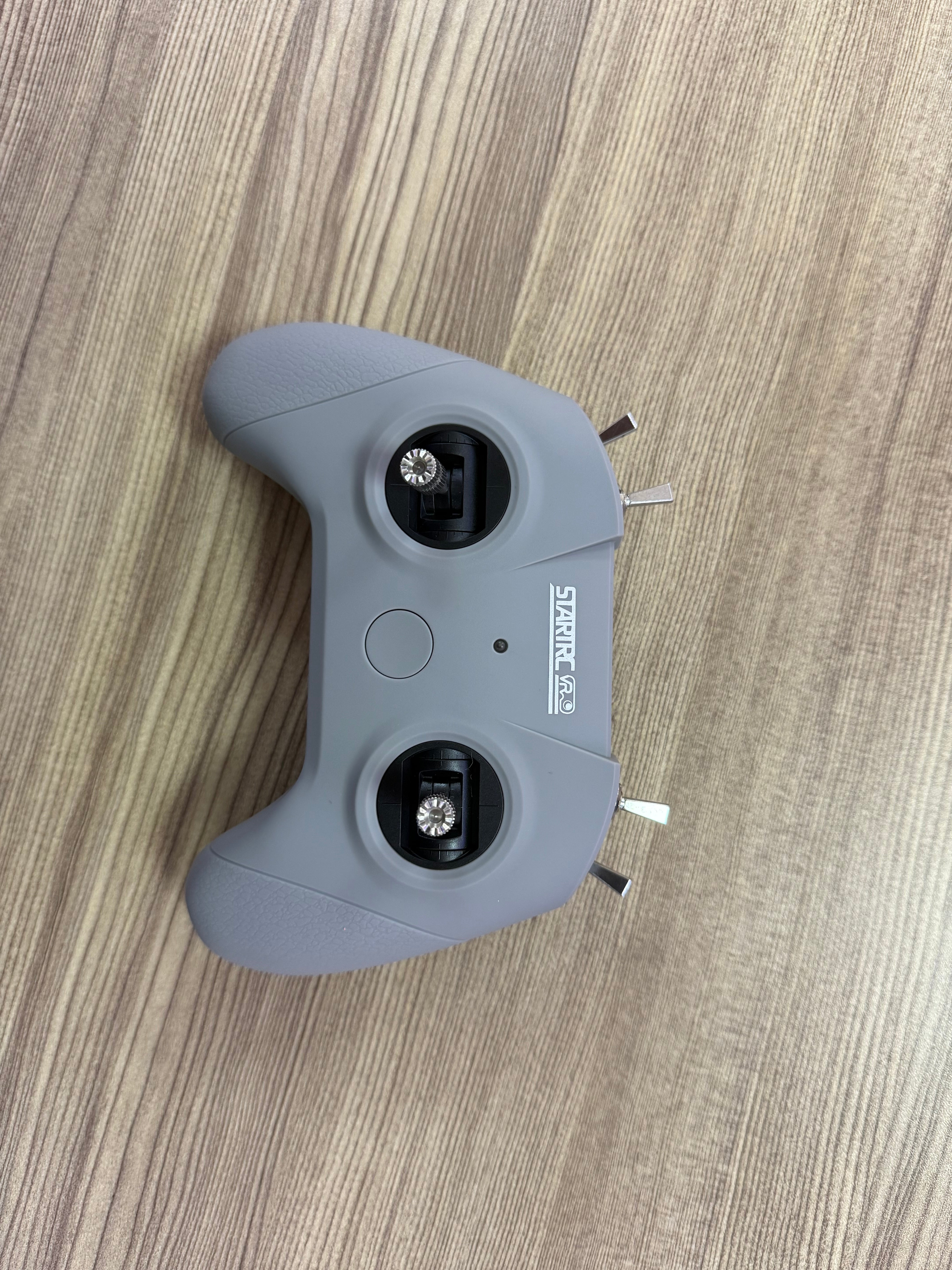 STARTRC VR The remote control handle of the video game emulator has a comfortable feel