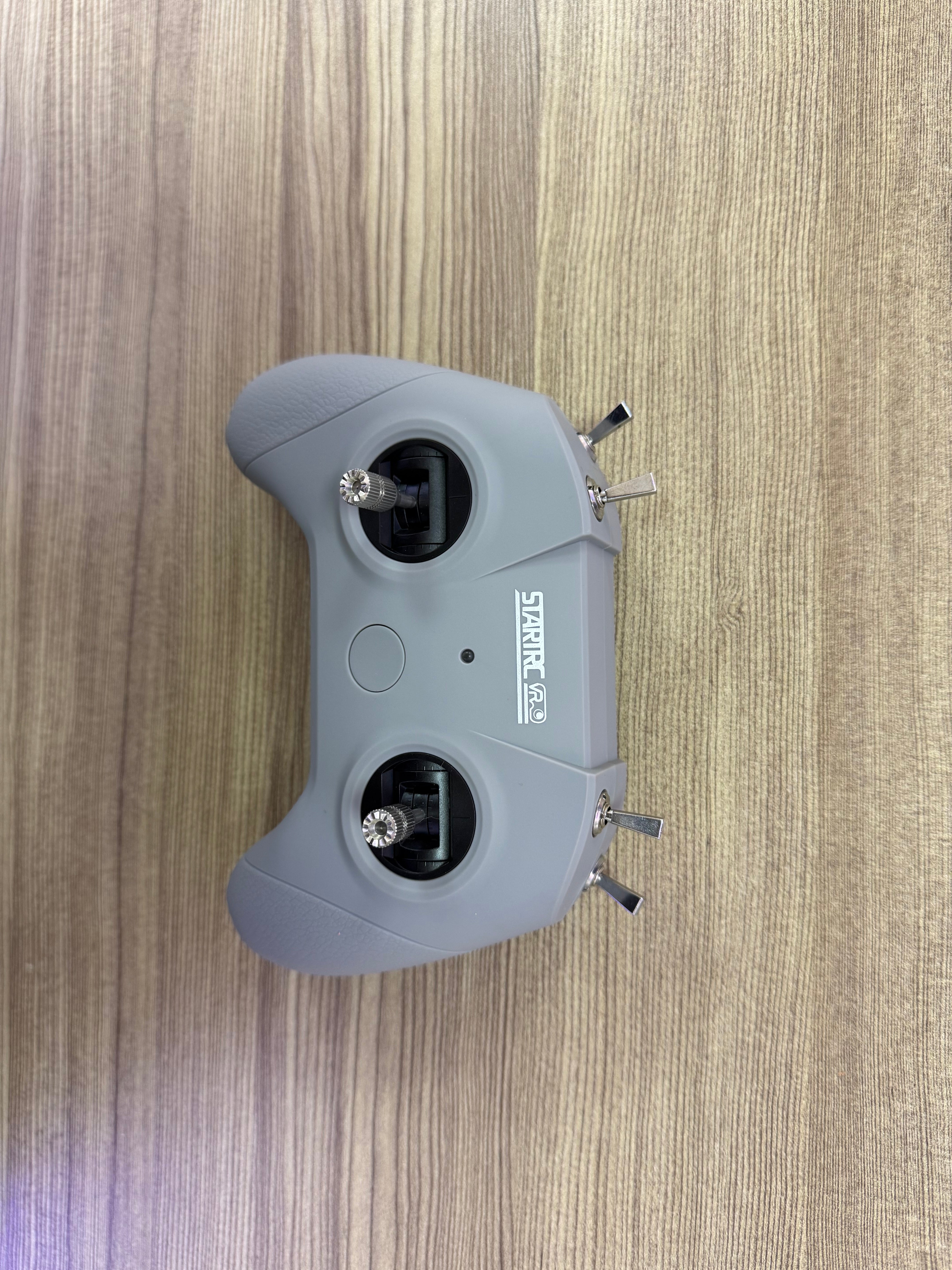 STARTRC VR The remote control handle of the video game emulator has a comfortable feel
