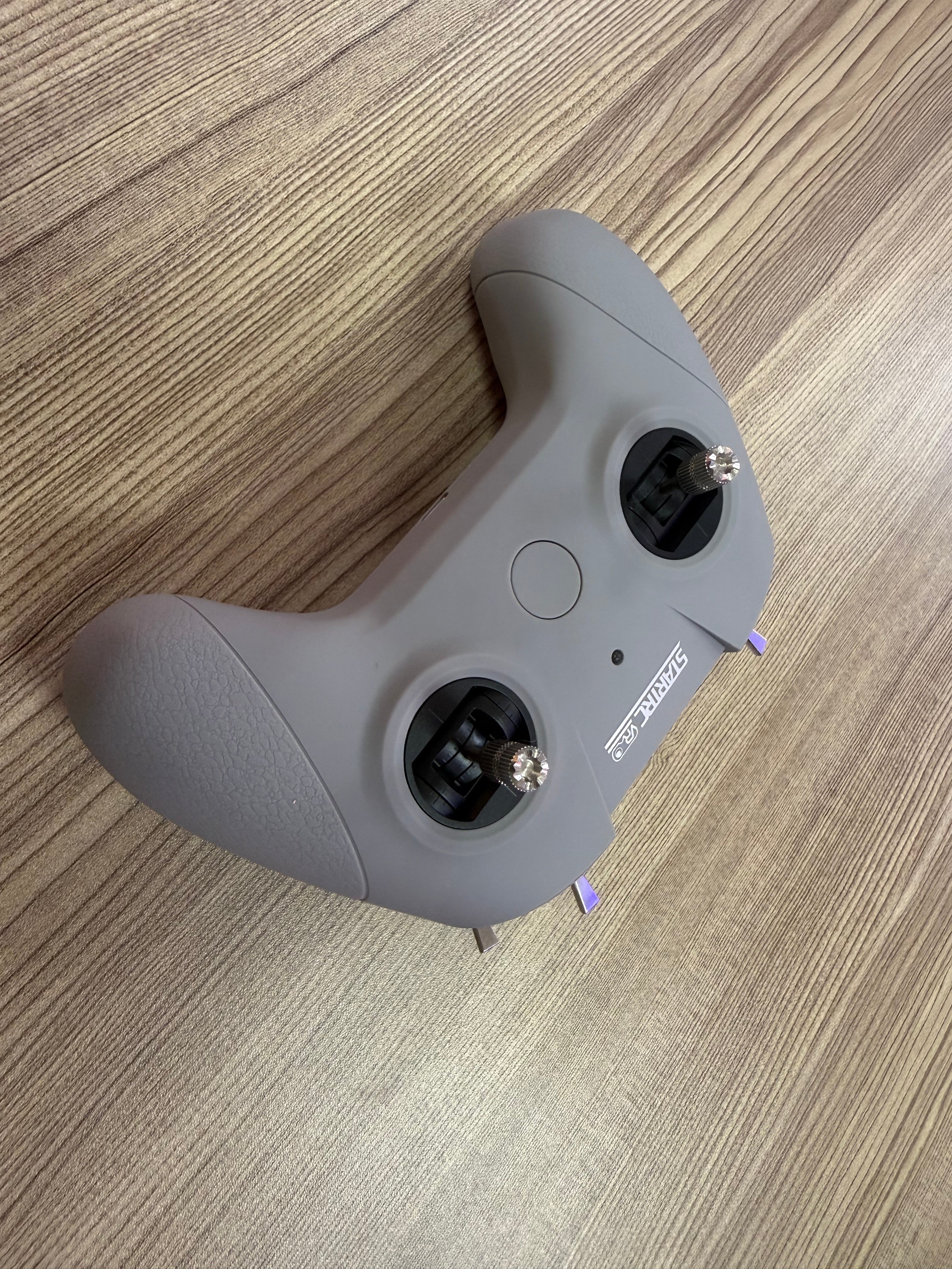 STARTRC VR The remote control handle of the video game emulator has a comfortable feel